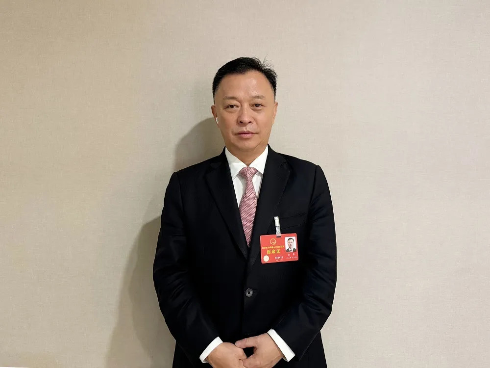 张  华
